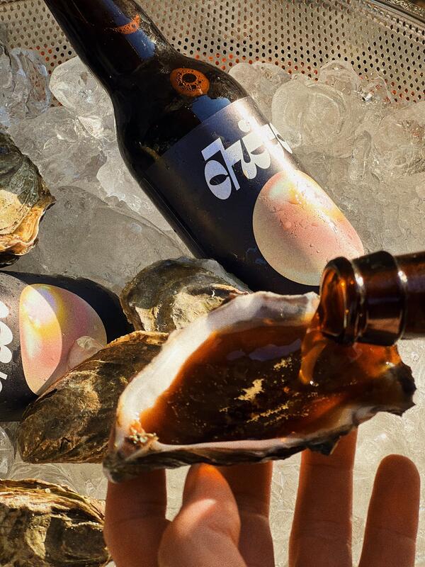 Fresh oysters with Chito craft beer at SMA bar